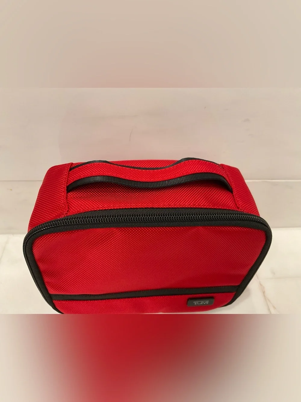 NEW TUMI Zippered CUBE TRAVEL POUCH - Cosmetic Bag - RED with BLACK